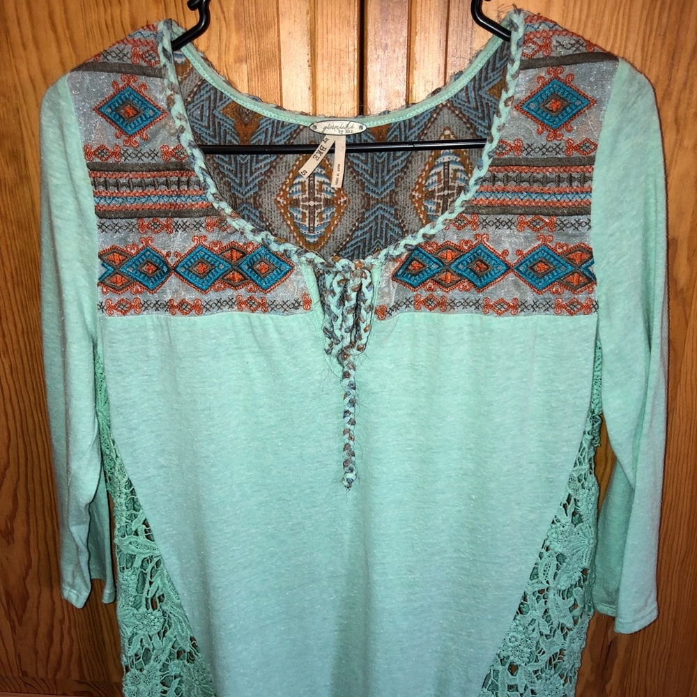 beautiful BKE Boutique top!